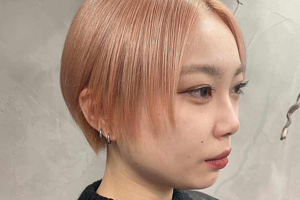 サーモンピンクってどんな髪色？染める前に知りたいブリーチ回数と長さ