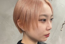 サーモンピンクってどんな髪色？染める前に知りたいブリーチ回数と長さ別色見本