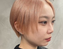 サーモンピンクってどんな髪色?染める前に知りたいブリーチ回数と長さ別色見本