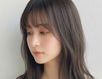 オリーブベージュってどんな髪色?特徴から明るめ暗めのカラーサンプル集まで