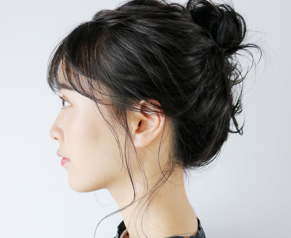 崩れないお団子ヘアはこう作る こなれ感 と きっちり を両立させるアレンジポイントって ホットペッパービューティーマガジン 崩れないお団子ヘアはこう作る こなれ感 と きっちり を両立させるアレンジポイントって ホットペッパービューティーマガジン