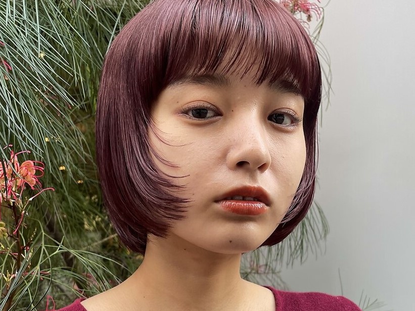 ボルドーってどんな髪色？ブリーチ有無から明るめ暗め別カラーサンプルまで