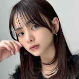 セミロング版ストレートヘアカタログ。おしゃれ見えする垢抜けポイントも解説