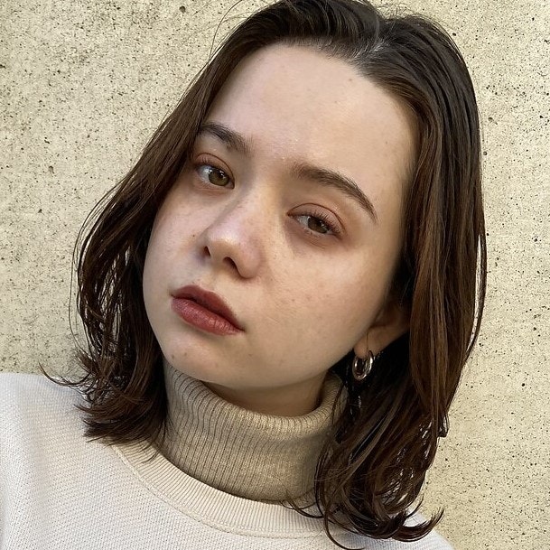 ブリーチなしのヘアカラーガイド。2024年秋はこの7大カラーで美髪にのサムネイル画像