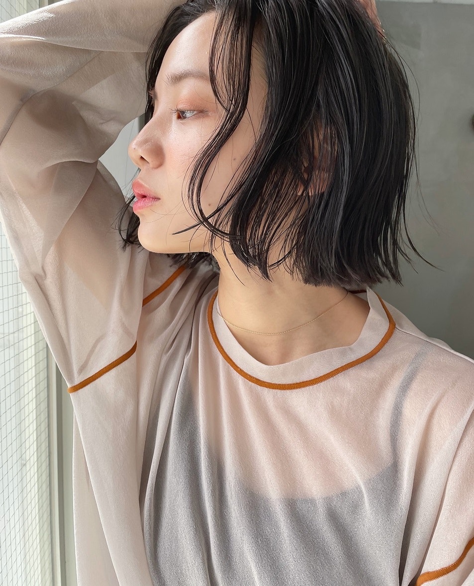 透明感抜群 切りっぱなし黒髪ボブ 暗髪ボブまとめ 抜け感を意識したスタイル特集 ホットペッパービューティーマガジン
