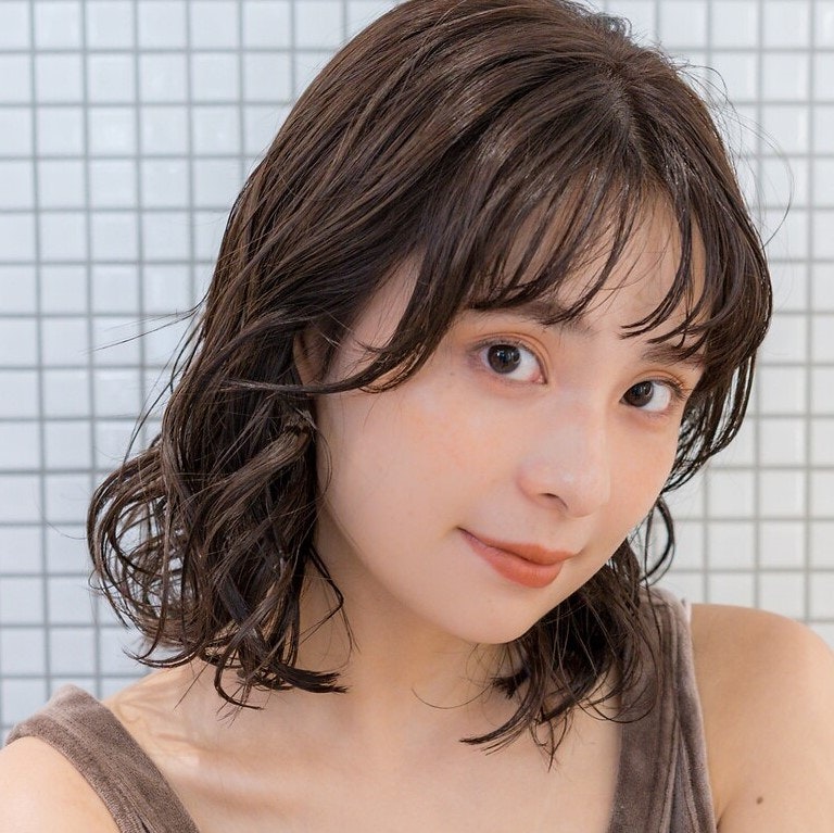 ロブってどんな髪型?長さは?特徴と2023年最旬スタイル&アレンジまでのサムネイル画像