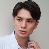 七三分けでメンズヘアを格上げ。セットのポイントとスタイル活用事例