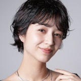 50代向け前髪ありのショートヘア。若々しく清潔感のあるヘアスタイルガイド