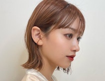 オレンジベージュってどんな髪色?似合う人やブリーチの必要性、明るさ別色見本