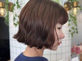 レッドブラウンってどんな髪色？気になる色味の特徴や色落ちも解説