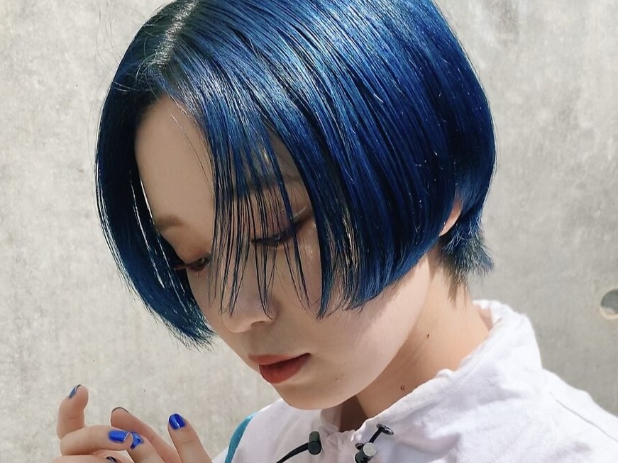 ブルーの髪色ってどんな色？ブリーチの有無から色落ち、カラーカタログまで
