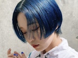 ブルーの髪色ってどんな色？ブリーチの有無から色落ち、カラーカタログまで