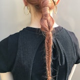 イラストで学ぶフィッシュボーンの簡単編み方ガイド。アレンジの見本も