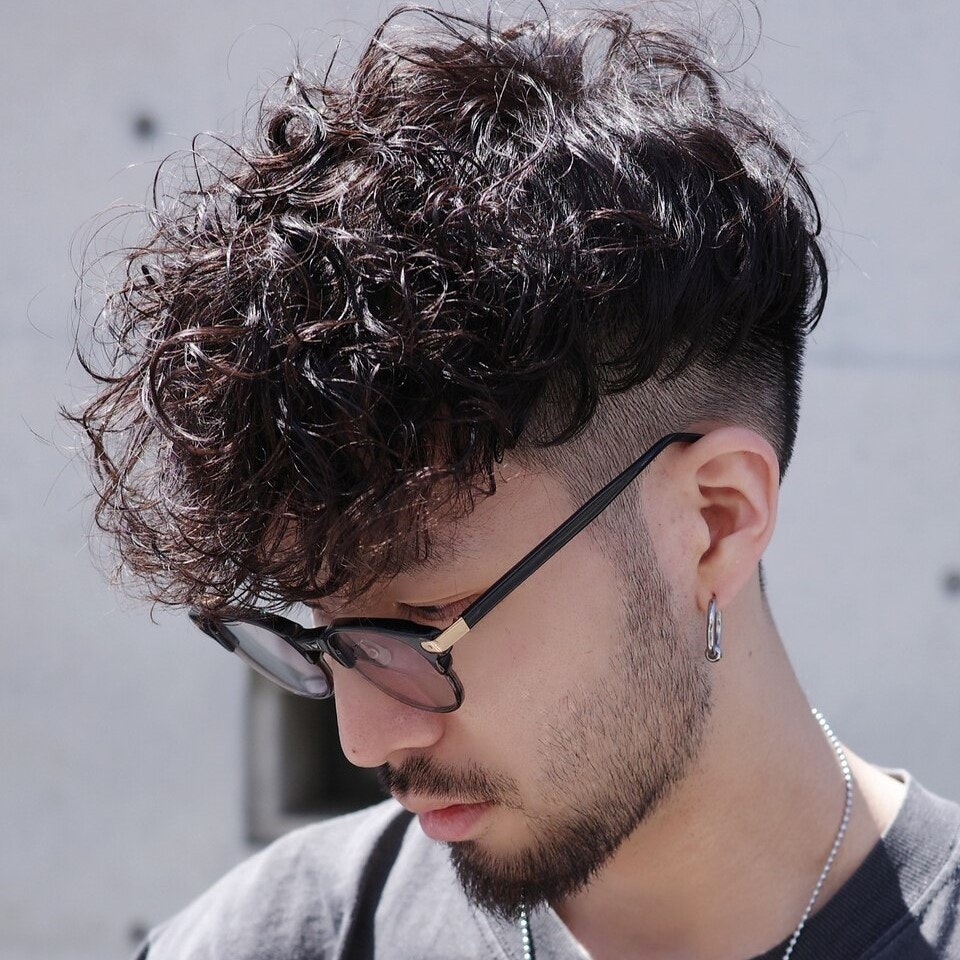 スペインカールとは?似合う人は?必要な長さは?基本情報から参考スタイルまでのサムネイル画像