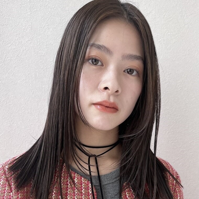 直毛ってどんな髪質?お悩み解消方法とレングス別ヘアスタイル集のサムネイル画像