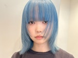 ペールブルーってどんな髪色？ブリーチ有無の違い、パーソナルカラー別似合う色まで