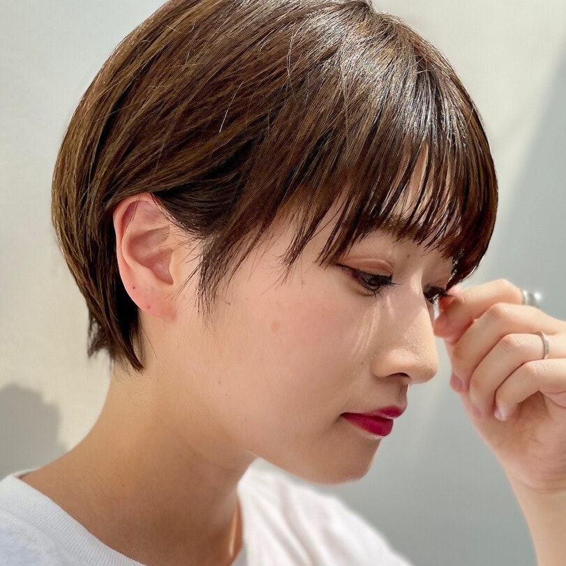 もみあげが気になる女性へ。イラストでわかる理想の形や長さから処理方法までのサムネイル画像