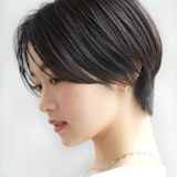 襟足のお悩み解決法5つ。うなじとの違いやショート向け参考スタイルまで