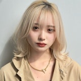 ブロンドってどんな髪色?金髪との違いは?ブリーチや色落ち、色見本まとめ