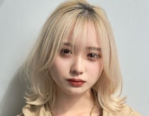 ブロンドってどんな髪色?金髪との違いは?ブリーチや色落ち、色見本まとめ