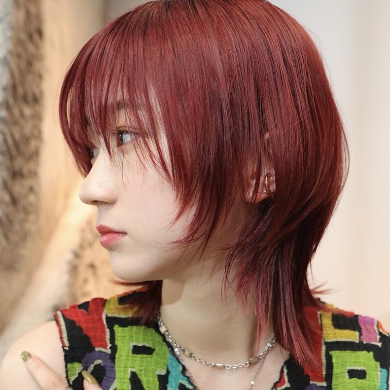 レッドの髪色ってどんな色味？赤系も赤茶系もおすすめカラー別にサンプルを紹介のサムネイル画像