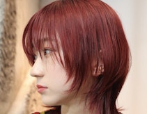 レッドの髪色ってどんな色味?赤系も赤茶系もおすすめカラー別にサンプルを紹介