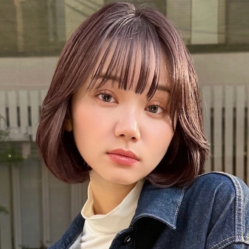 丸顔に似合う髪型は?お悩み解消のポイントとレングス別ヘアカタログのサムネイル画像