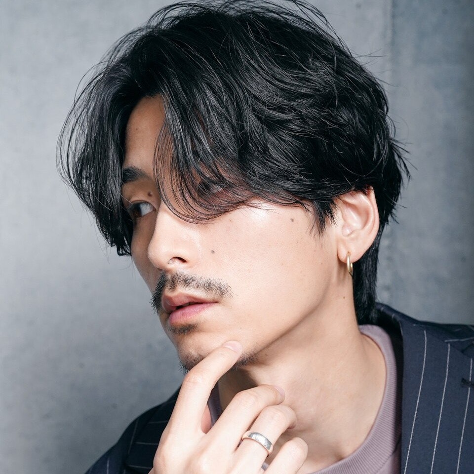 シャドウパーマとは？特徴や人気の背景からサンプルスタイル、スタイリングまでのサムネイル画像