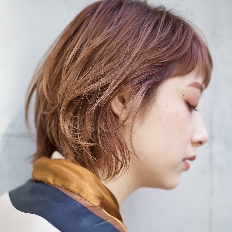 ピンクアッシュってどんな髪色?特徴と2024年版ヘアカラーサンプル集のサムネイル画像