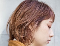 ピンクアッシュってどんな髪色？特徴と2024年版ヘアカラーサンプル集