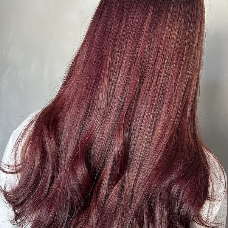 ワインレッドってどんな髪色?ブリーチや色落ち、明るさ別カラーサンプル集のサムネイル画像