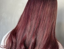 ワインレッドってどんな髪色?ブリーチや色落ち、明るさ別カラーサンプル集