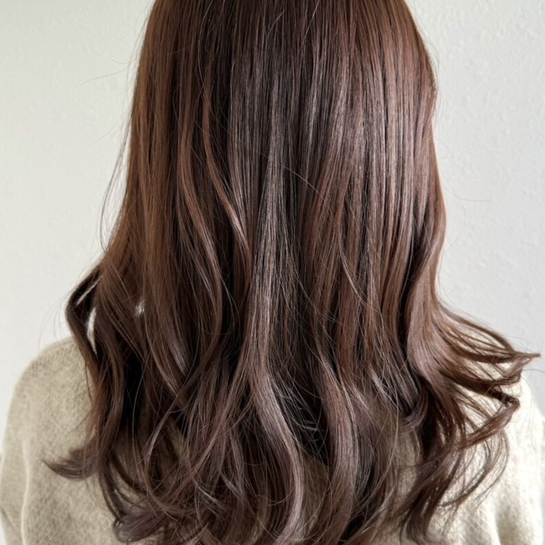 チョコレートカラーってどんな髪色？色別の印象から明るめ暗めおすすめカラーまで