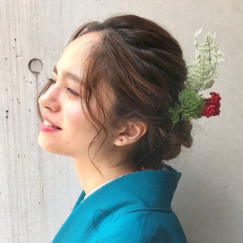 【ボブ向け】2025年の成人式はこんなヘアアレンジで。晴れ姿に似合う髪型特集のサムネイル画像