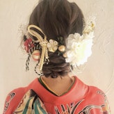 【ミディアム向け】2025年の成人式はこんなヘアアレンジで。晴れ姿に似合う髪型特集