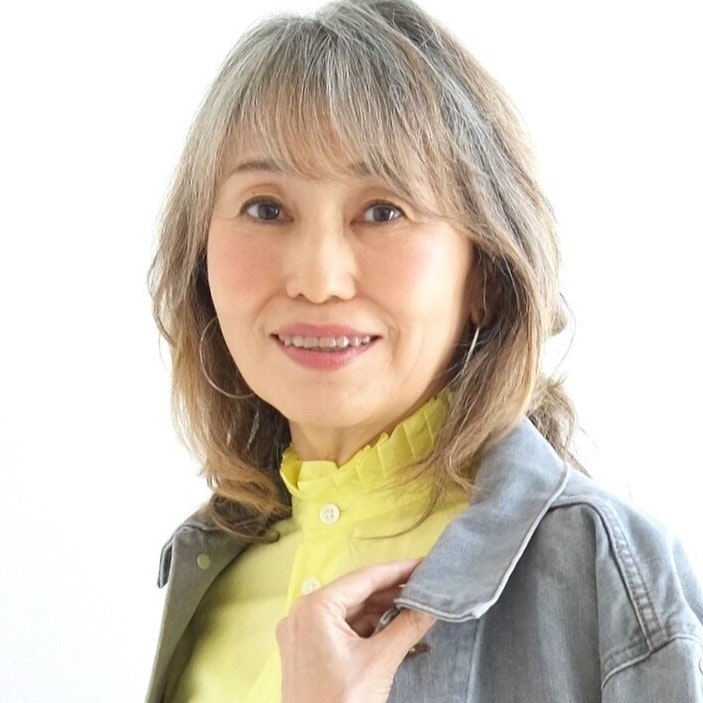 気になるグレイヘアの育て方。グレイヘアとは?から白髪を活かした実例集までのサムネイル画像