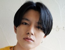 メンズヘアカラー2025年最新ガイド。人気色&ブリーチの有無による違いを解説