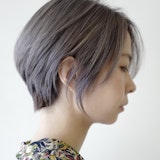 シルバーグレージュってどんな髪色？ブリーチ回数のポイントからヘアカラー見本まで