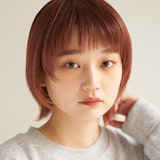 丸顔にウルフは似合う？前髪あり前髪なしからレングス別ウルフカット見本まで