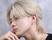 メンズ向け韓国ヘアのオーダーガイド。定番とトレンドの髪型をスタイリングまで解説