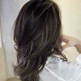 30代のグレイヘア入門。白髪との向き合い方と参考スタイルガイド