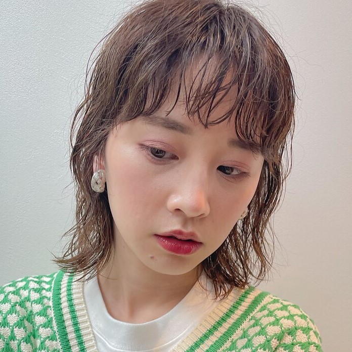 ミディアムウルフでなりたい自分に。スタイル選びのポイント＆おすすめカタログ