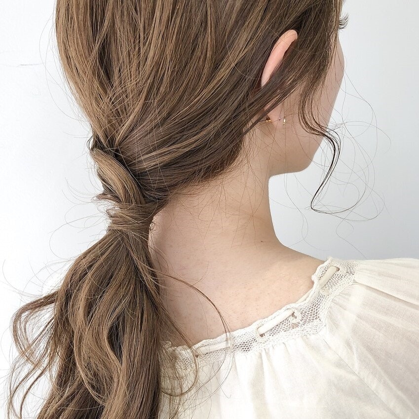 ヘアアレンジ45サンプルとイラスト付き手順ガイド。基本の作り方からレングス別見本集までのサムネイル画像