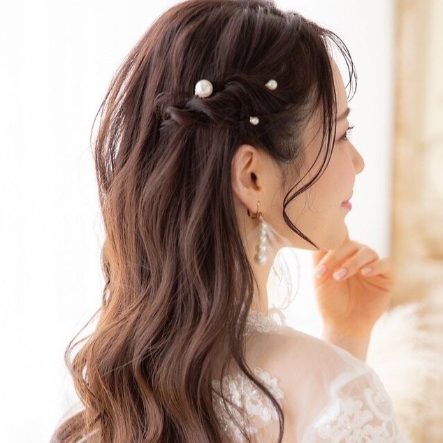 ハーフツインってどんなヘアアレンジ?イラストでわかるやり方と参考スタイル集のサムネイル画像