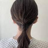 一つ結びアレンジの基本と応用。おしゃれ見えのコツ&長さ別のスタイルを紹介