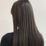 ブリーチなしのアッシュグレーってどんな色？目指せる明るさや色落ちも解説