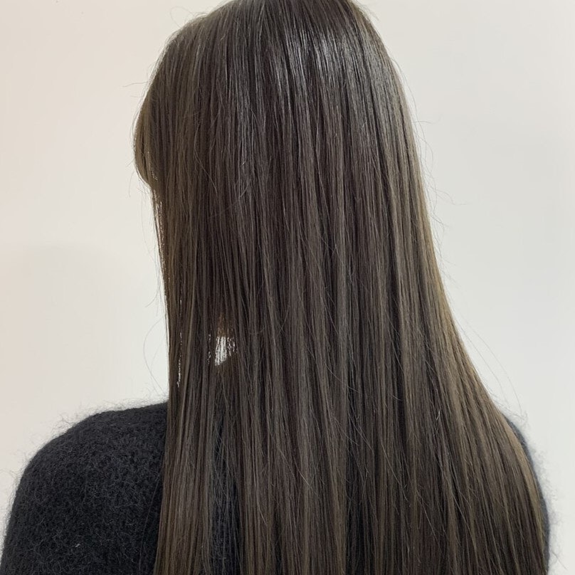 ブリーチなしのアッシュグレーってどんな色?目指せる明るさや色落ちも解説のサムネイル画像