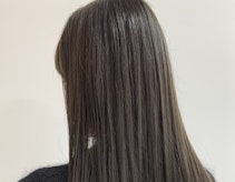 ブリーチなしのアッシュグレーってどんな色?目指せる明るさや色落ちも解説