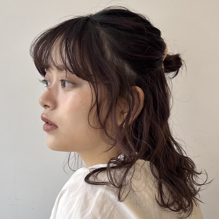 基本のハーフアップお団子ガイド。崩れにくくするコツから応用見本スタイルまでのサムネイル画像