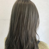 グリーン系カラーの特徴は？ブリーチありなしの違いから暗め&明るめのサンプルまで